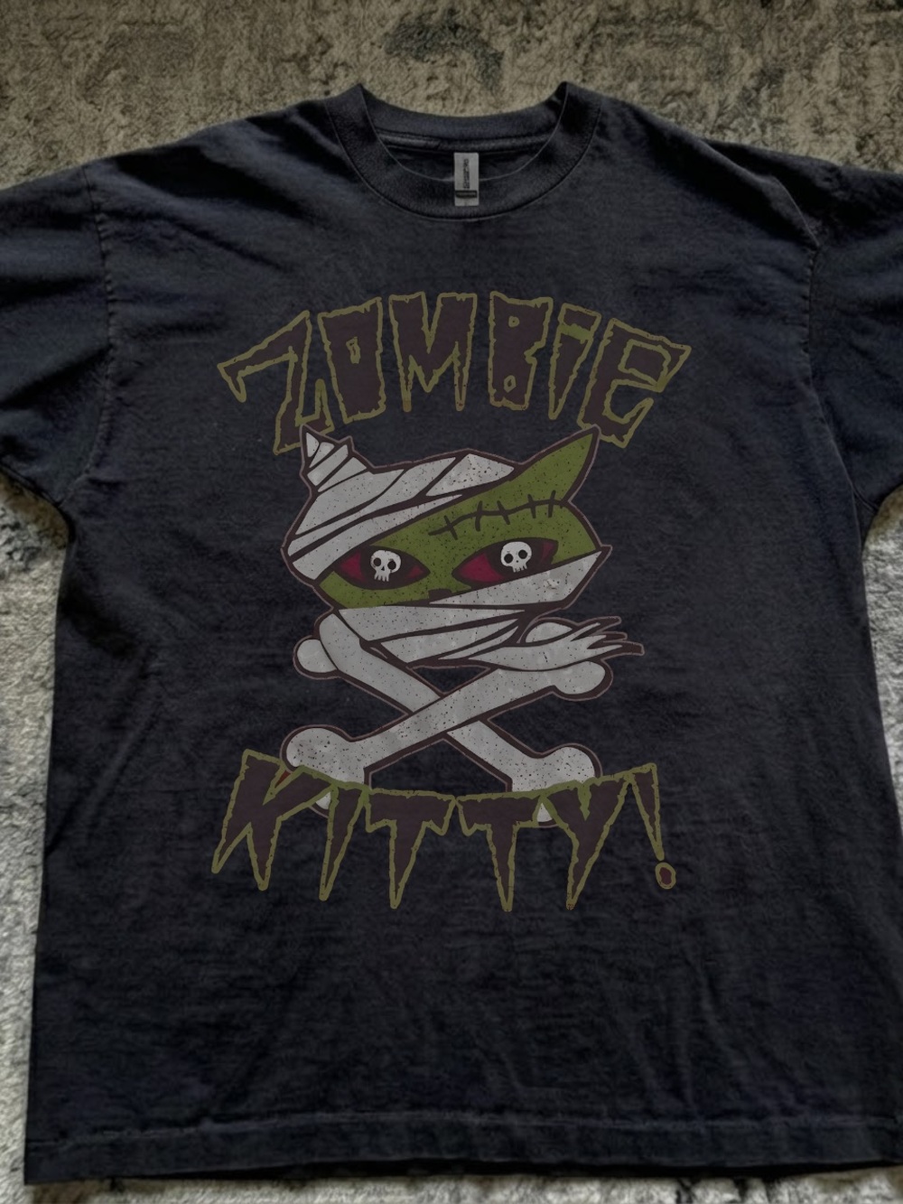 Gildan Unisex’s Black Zombie Kitty Graphic Tee